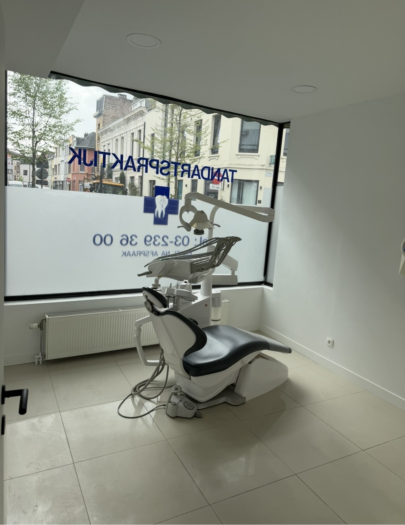 Praktijkruimte te huur – Antwerpen-Berchem | Ideaal voor tandarts of medische praktijk