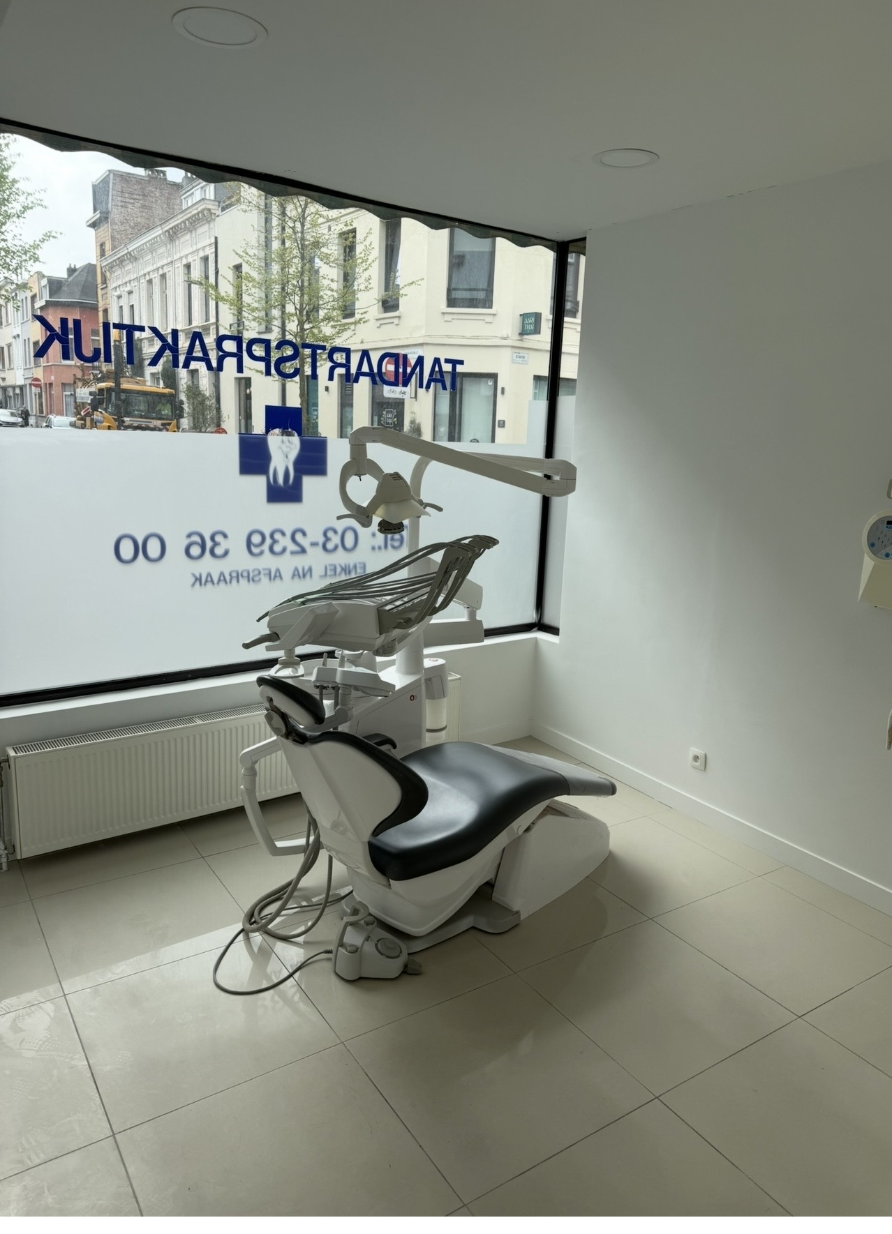 Praktijkruimte te huur – Antwerpen-Berchem | Ideaal voor tandarts of medische praktijk