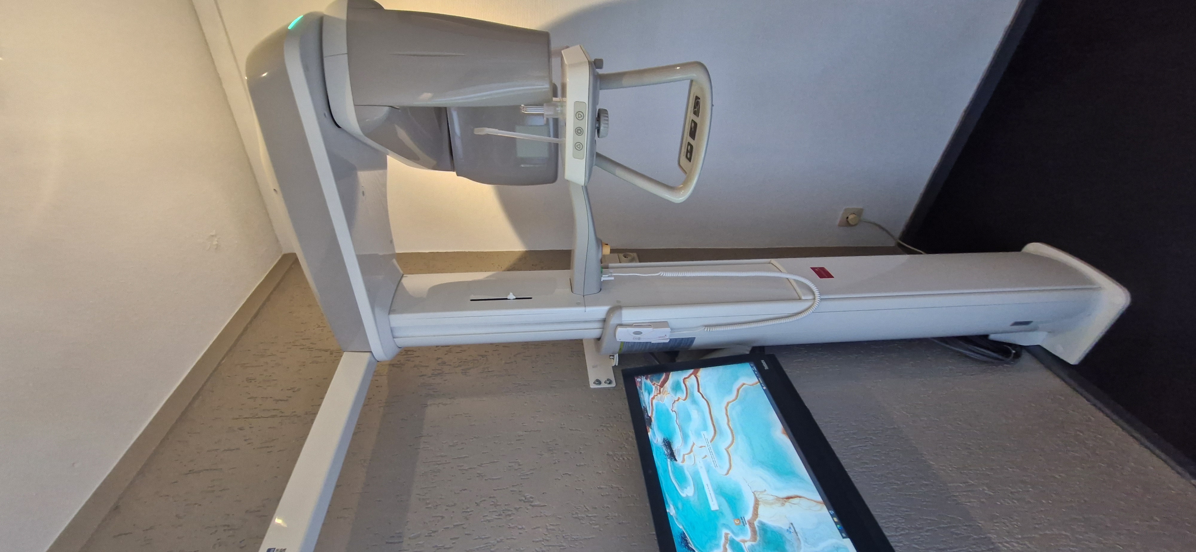 radio panoramique et télé Vaatech digitale encore sous garantie